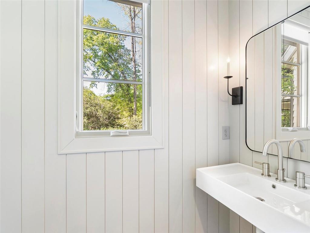 1742 Friar Tuck Road NE