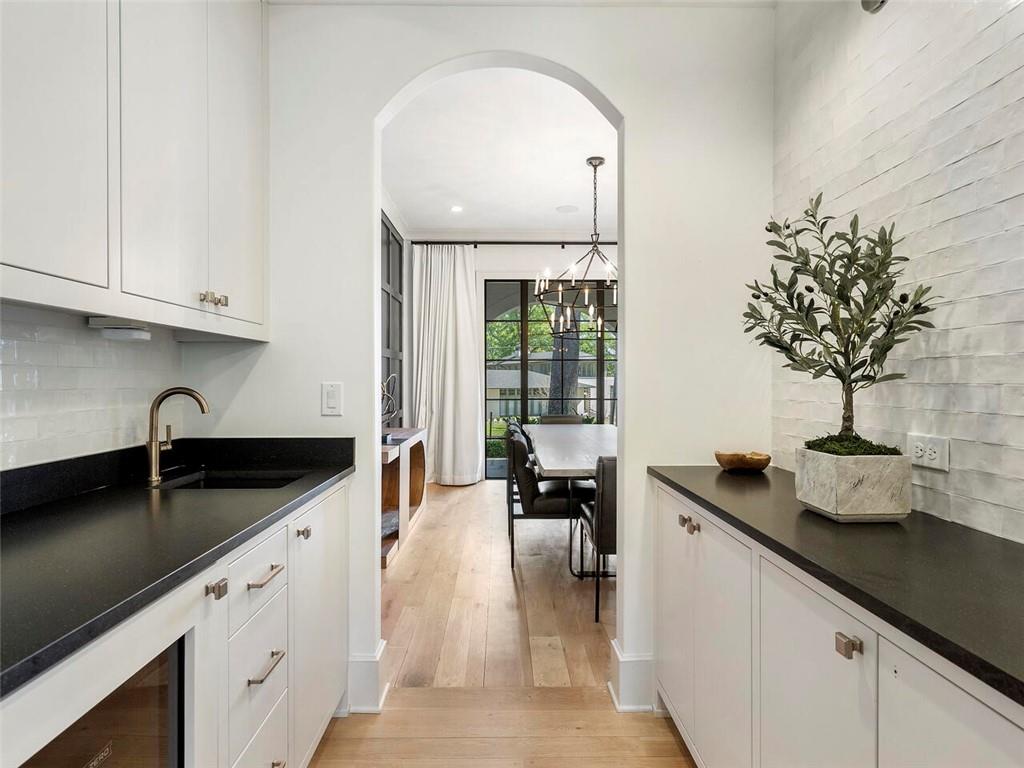 1742 Friar Tuck Road NE