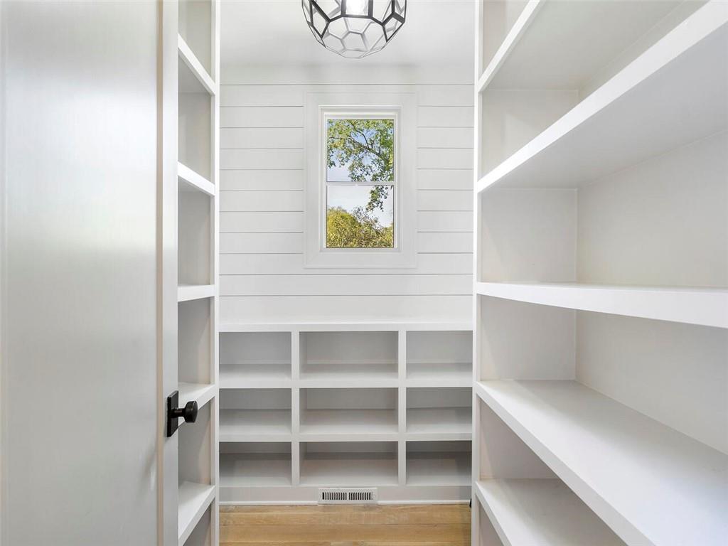 1742 Friar Tuck Road NE