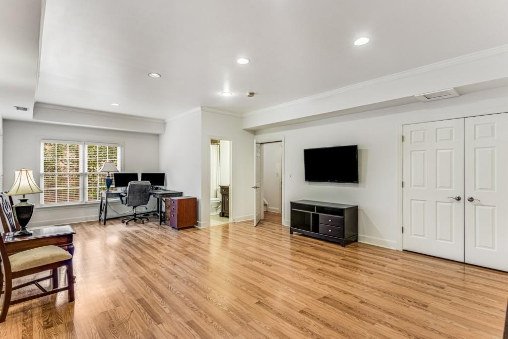 5423 Wentworth Street