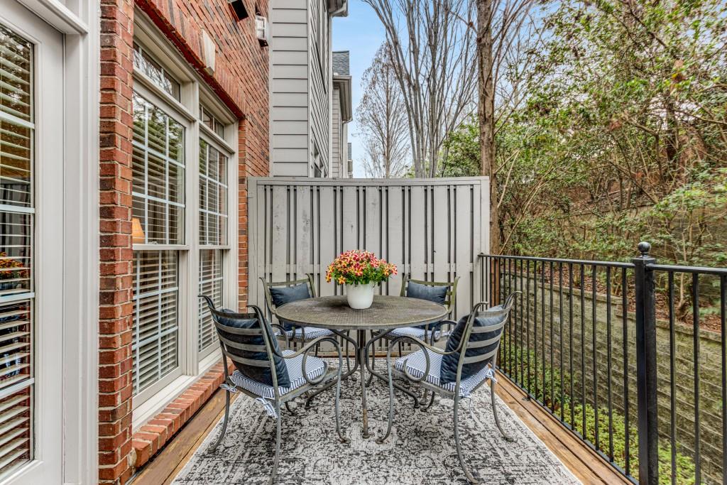 5423 Wentworth Street