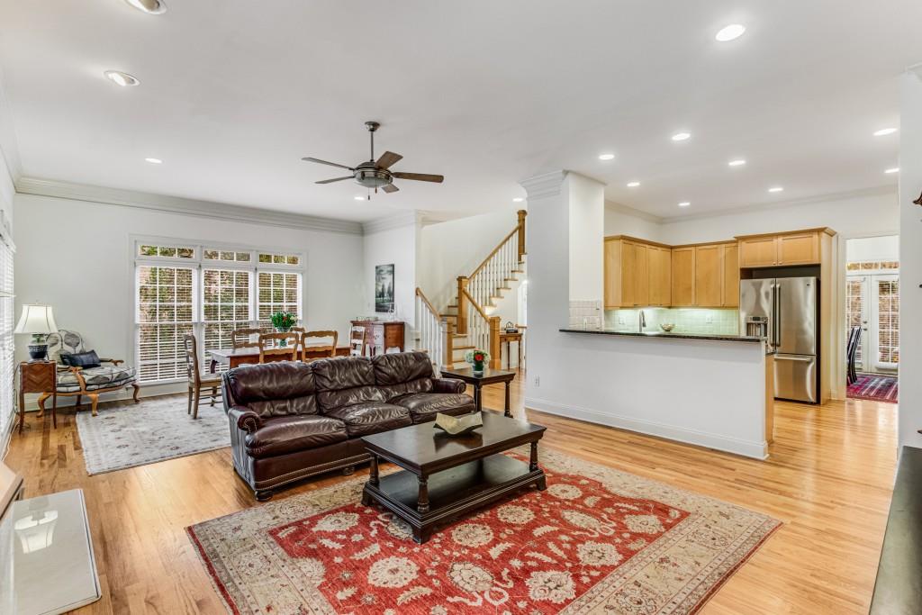 5423 Wentworth Street