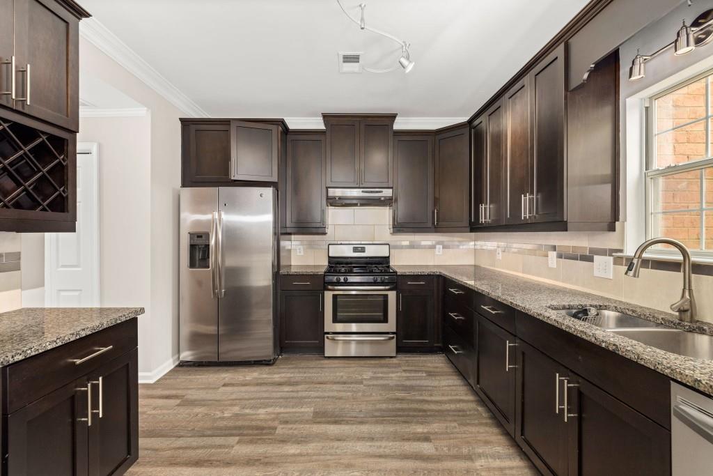 7810 Saint Charles Square