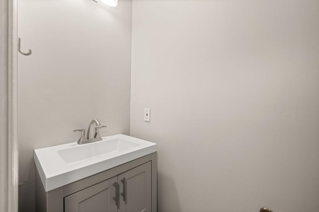 7810 Saint Charles Square