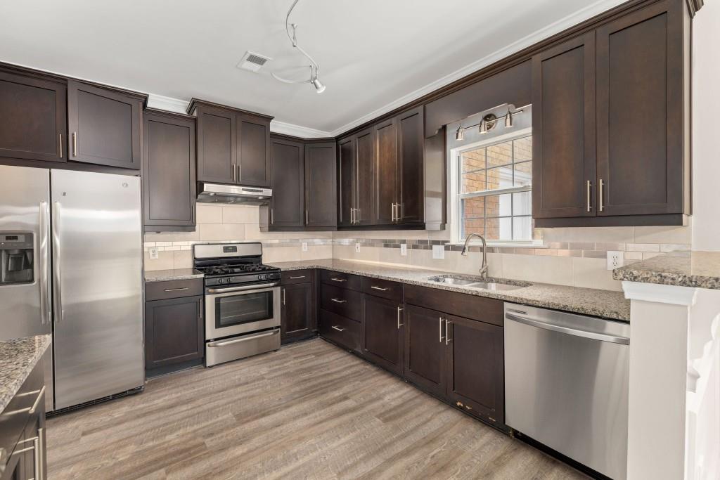 7810 Saint Charles Square