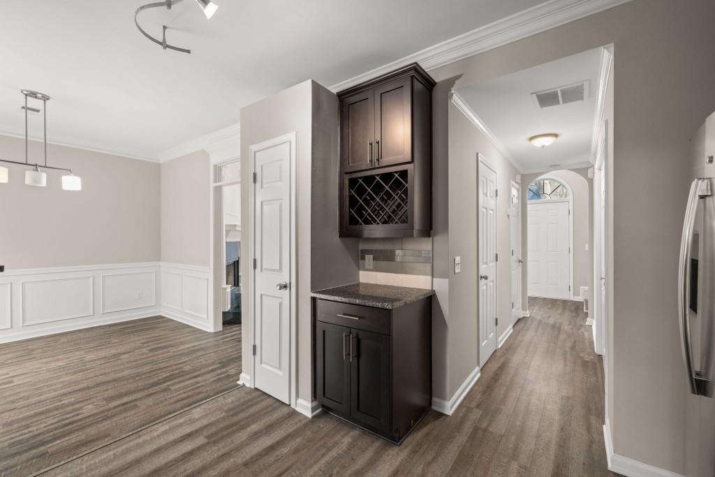 7810 Saint Charles Square