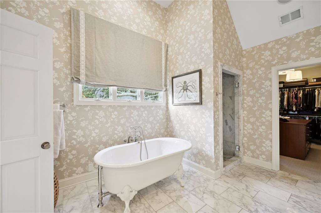 216 Pineland Road NW