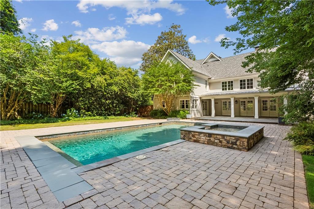 216 Pineland Road NW