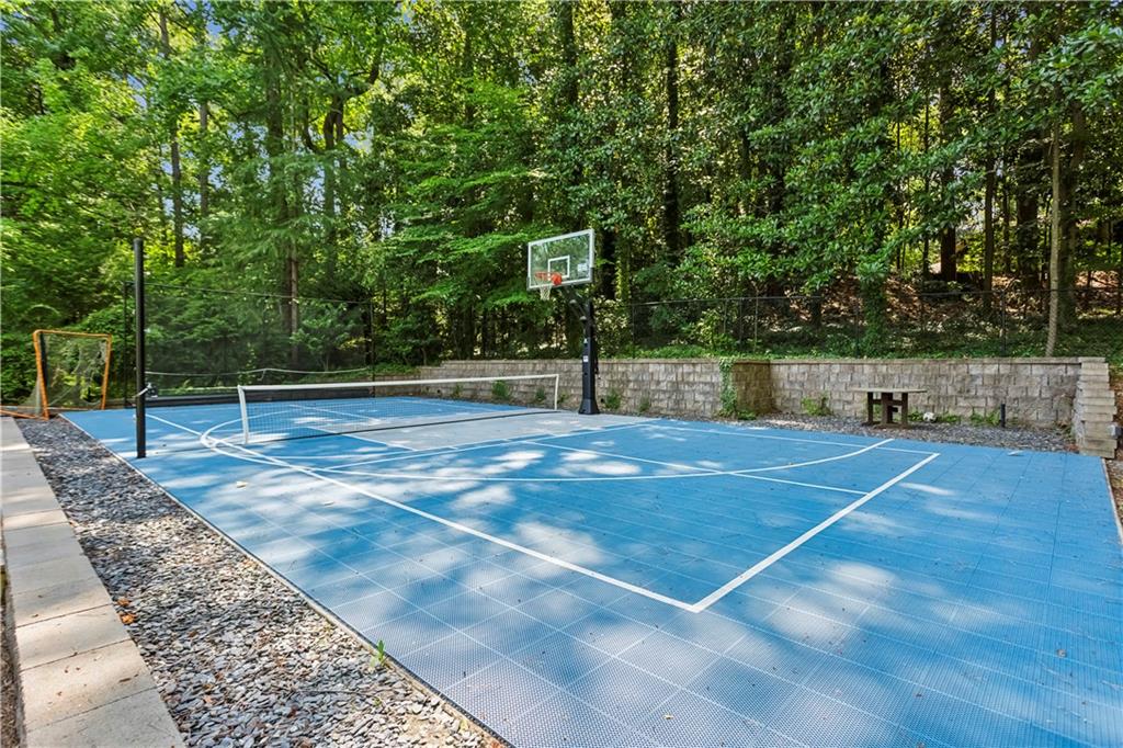 216 Pineland Road NW