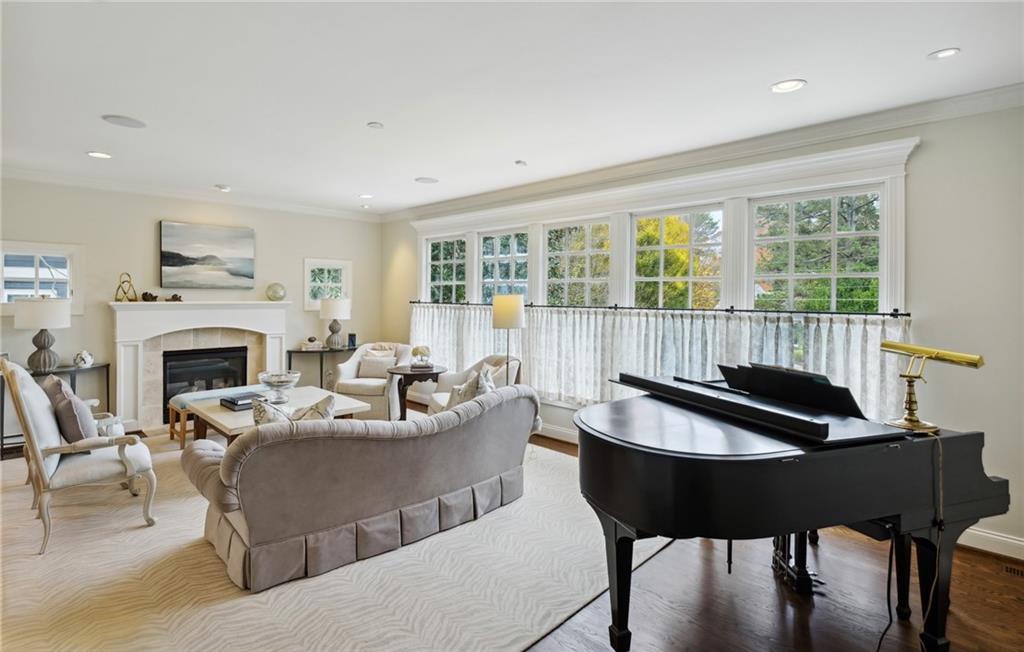 216 Pineland Road NW