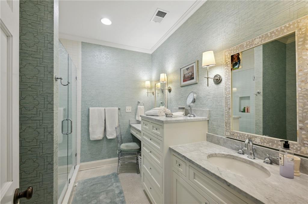 216 Pineland Road NW