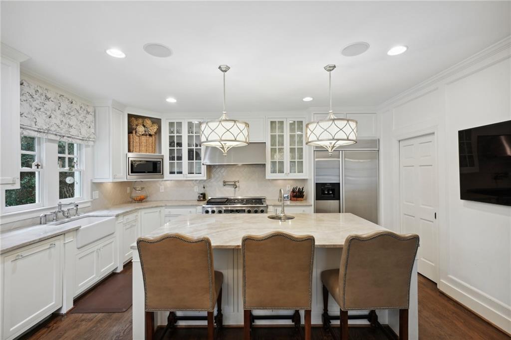 216 Pineland Road NW