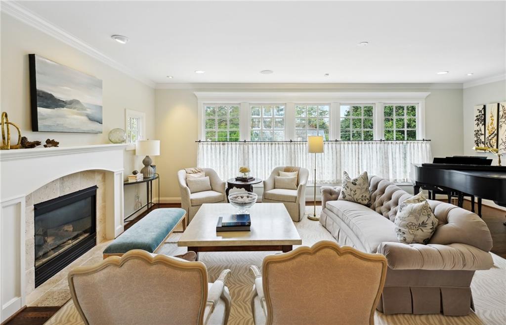 216 Pineland Road NW