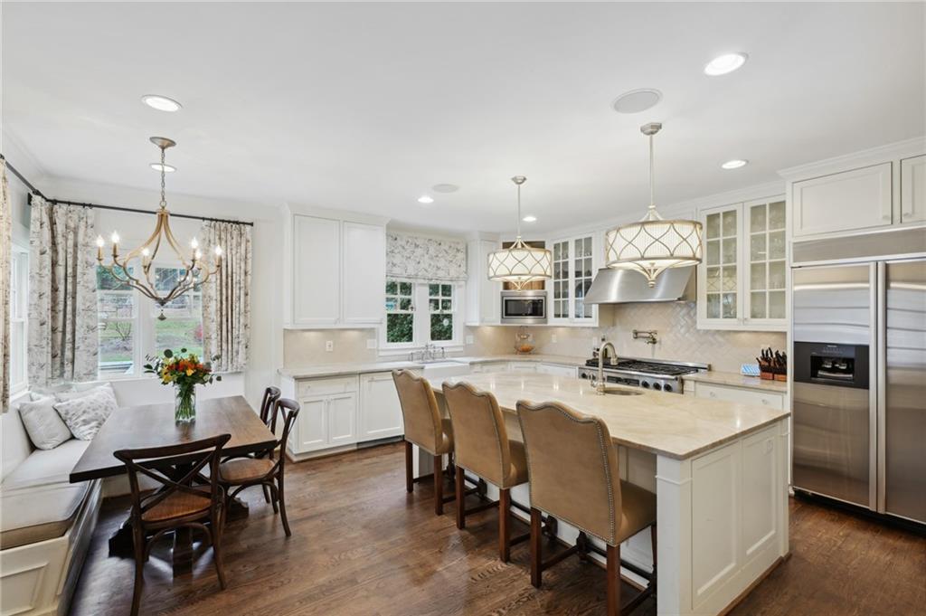 216 Pineland Road NW