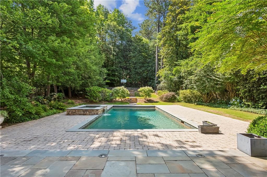 216 Pineland Road NW