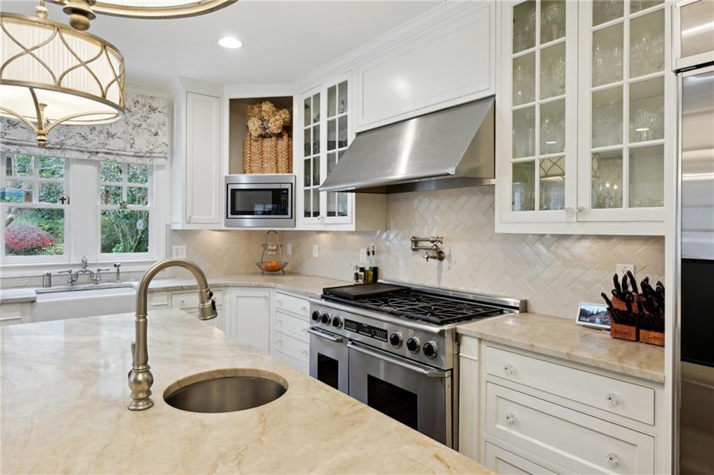 216 Pineland Road NW