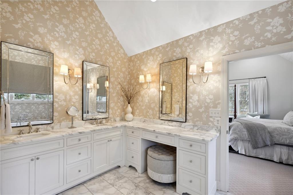 216 Pineland Road NW