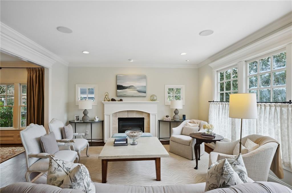 216 Pineland Road NW