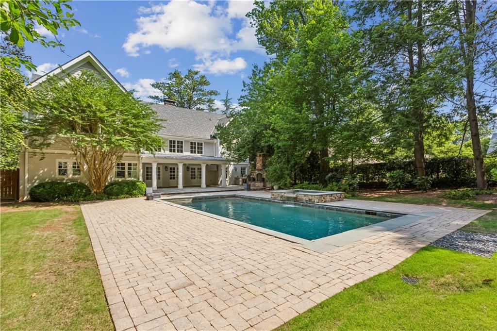 216 Pineland Road NW