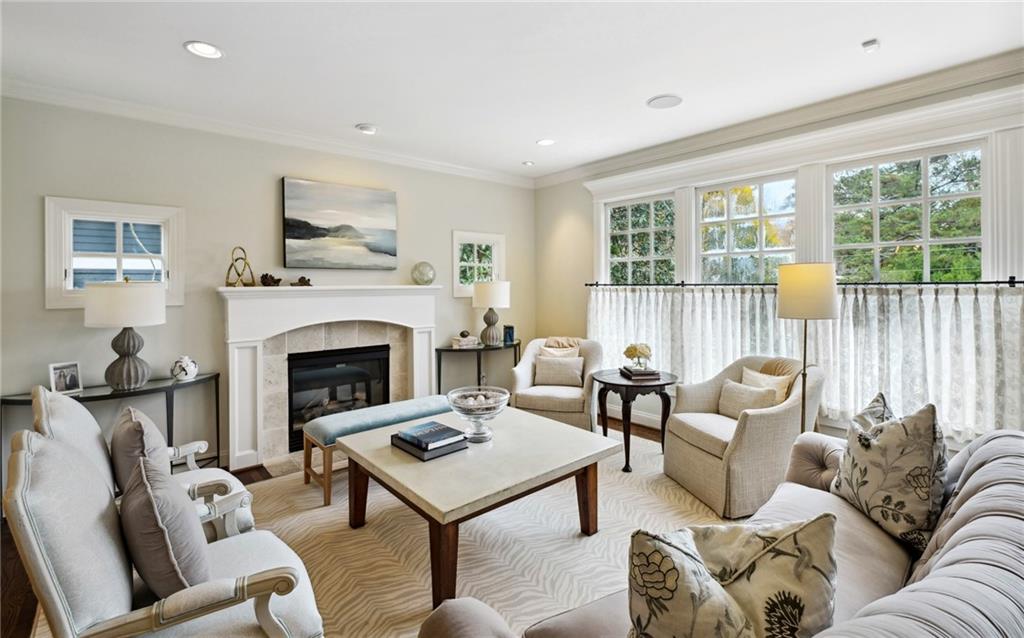 216 Pineland Road NW