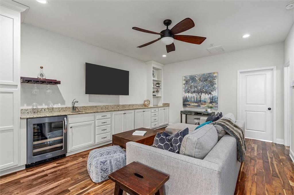 786 Corduroy Lane NE