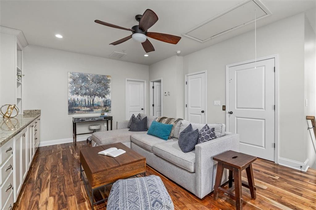 786 Corduroy Lane NE