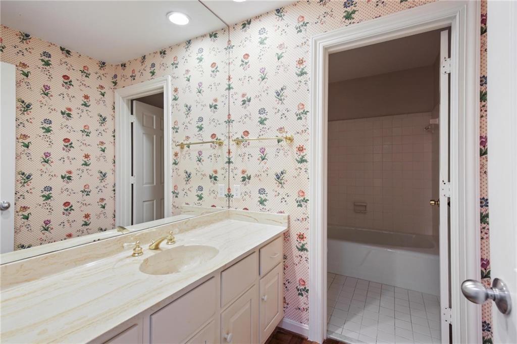 11 Mooregate Square NW