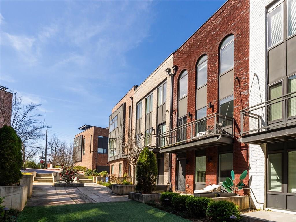 1218 Chelsea Circle NW