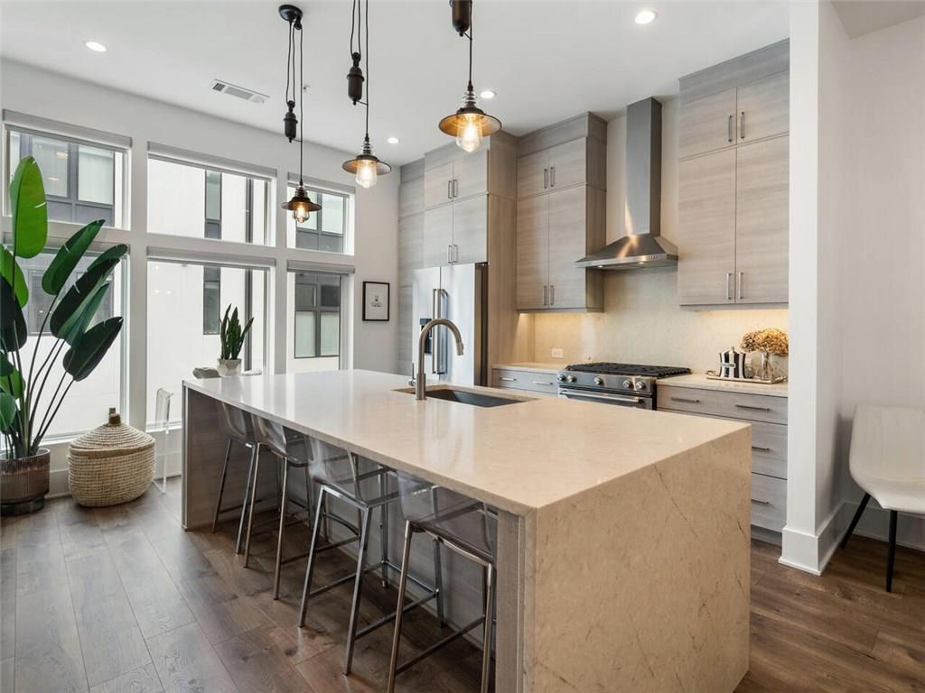 1218 Chelsea Circle NW