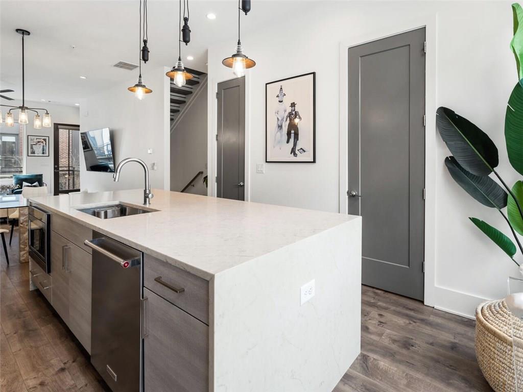 1218 Chelsea Circle NW