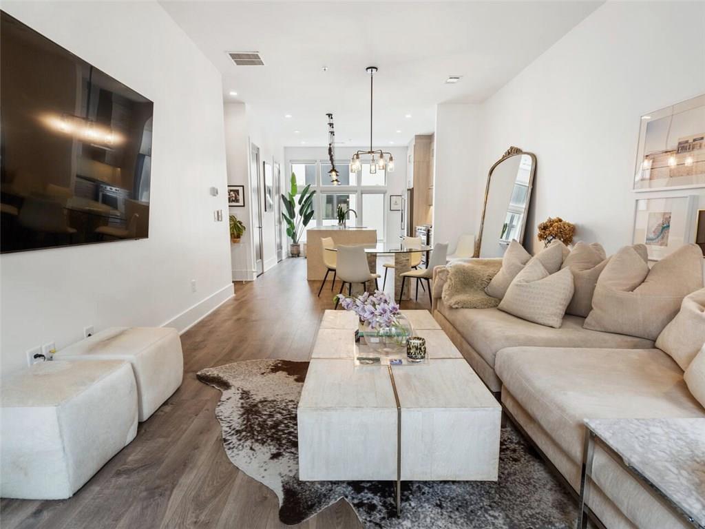 1218 Chelsea Circle NW