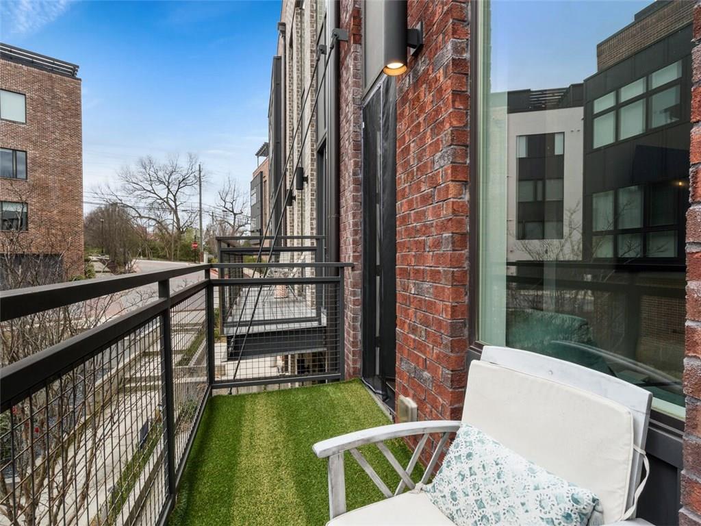 1218 Chelsea Circle NW