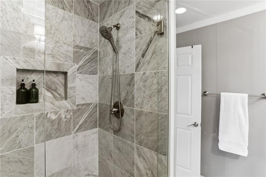 70 Old Ivy Road NE Unit 12