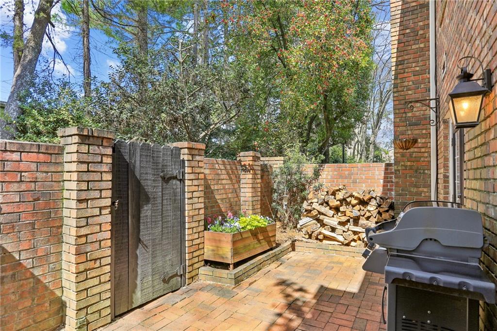 70 Old Ivy Road NE Unit 12