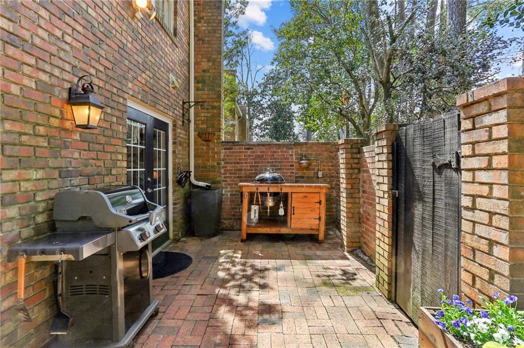 70 Old Ivy Road NE Unit 12