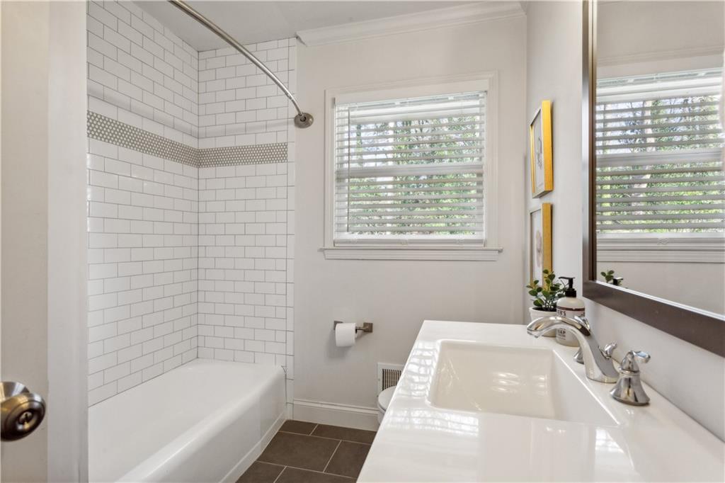 1970 Glenroy Place SE