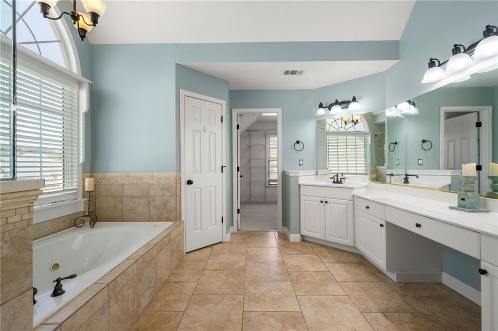 1075 Queensgate Drive SE