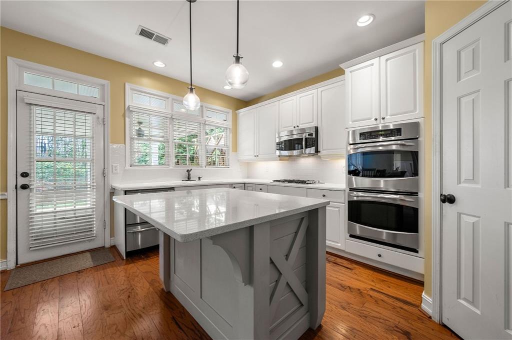 1075 Queensgate Drive SE