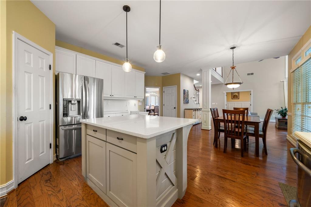 1075 Queensgate Drive SE