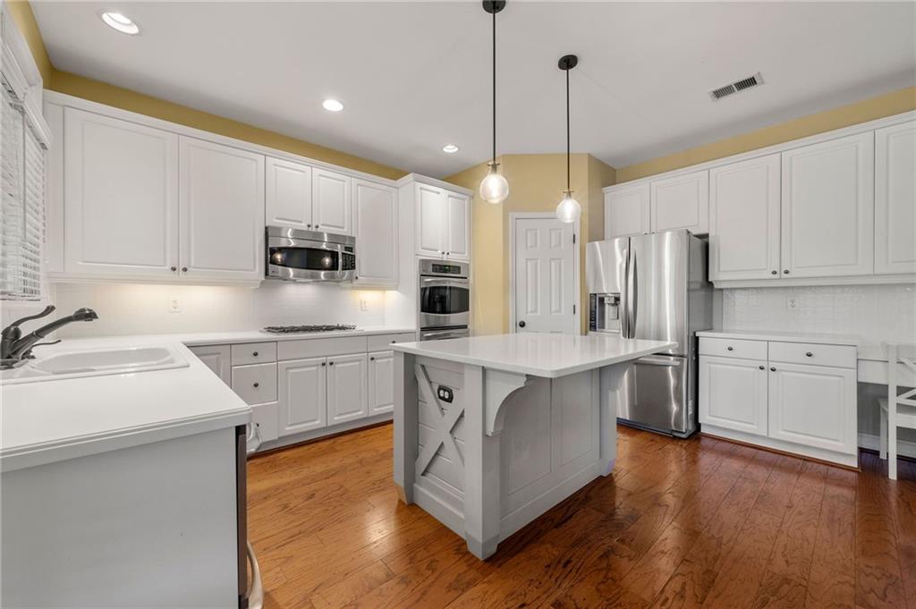 1075 Queensgate Drive SE