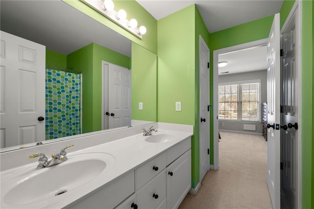 1075 Queensgate Drive SE