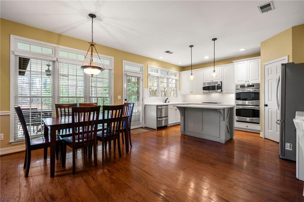 1075 Queensgate Drive SE