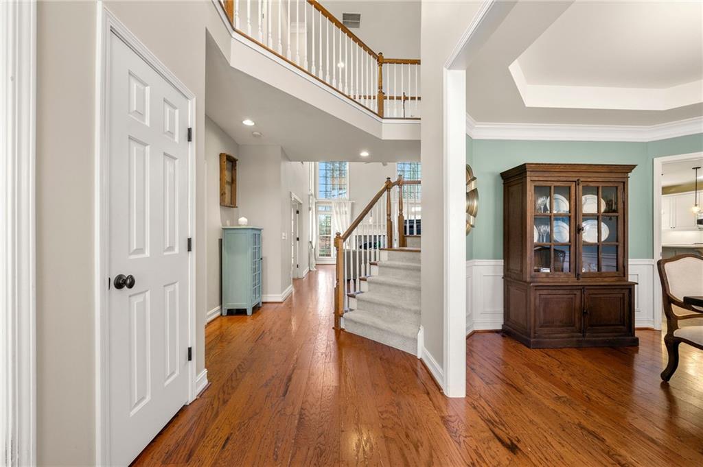 1075 Queensgate Drive SE