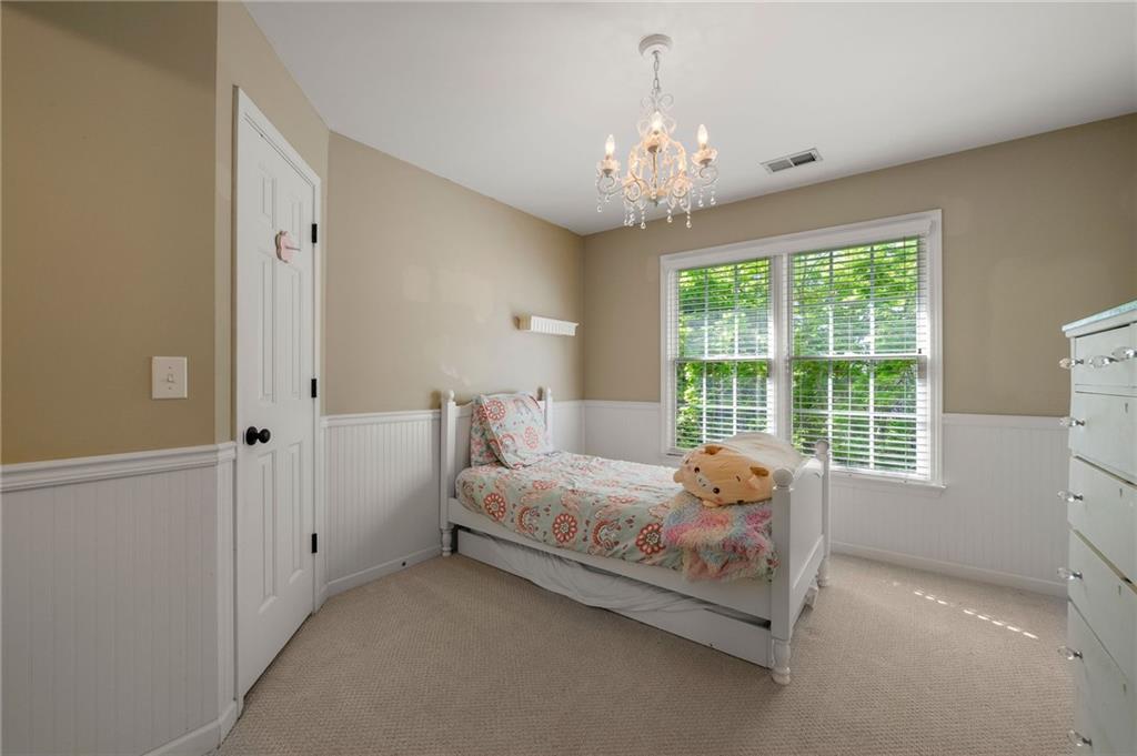 1075 Queensgate Drive SE