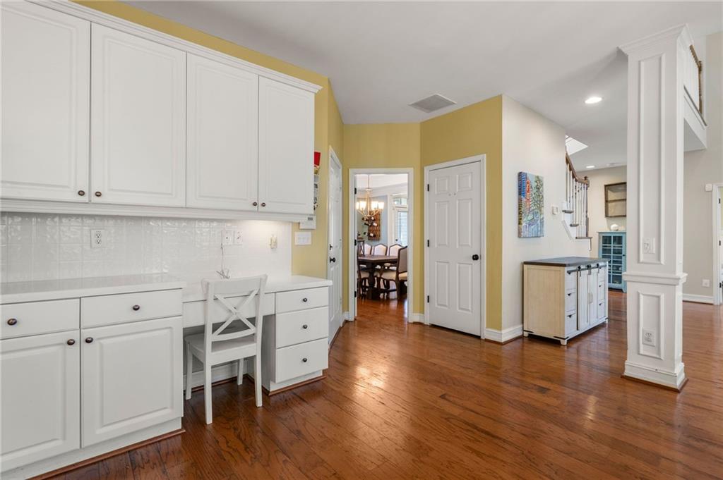 1075 Queensgate Drive SE