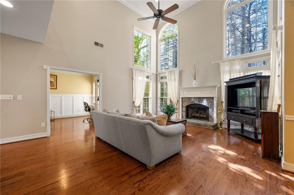 1075 Queensgate Drive SE