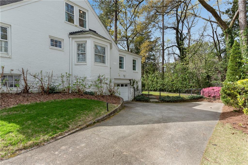 570 Peachtree Battle Avenue NW