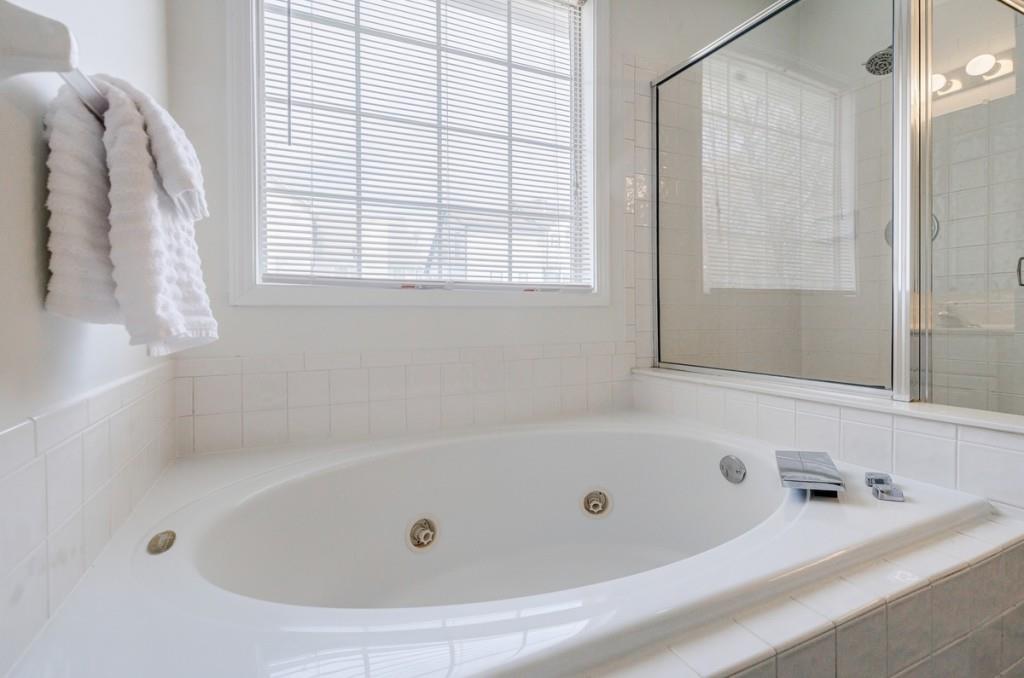 685 Manor Glen Drive