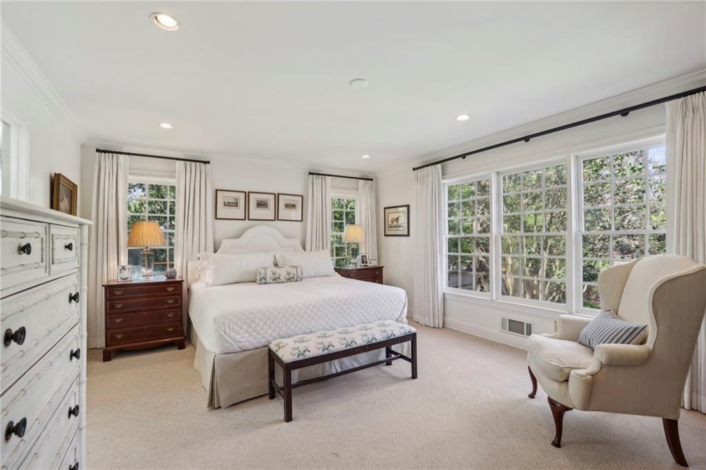 1922 Greystone Road NW