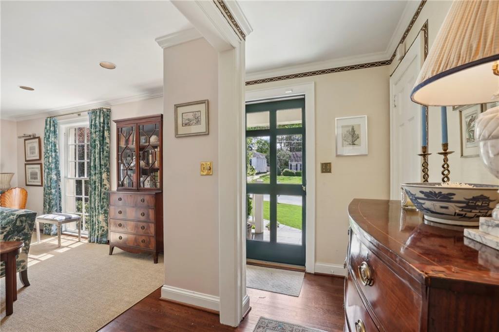 1922 Greystone Road NW